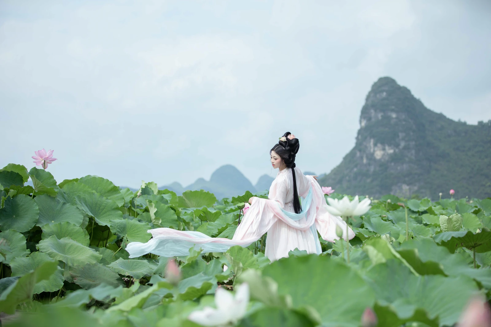 [YITUYU]艺图语-2024.10.19-别有娉婷-谨陬捌-[23P-258MB]-2.webp